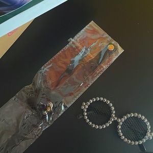 bad n boujee halloween party🕸️🕷️👻🎃 white gem stone glasses/neck choker